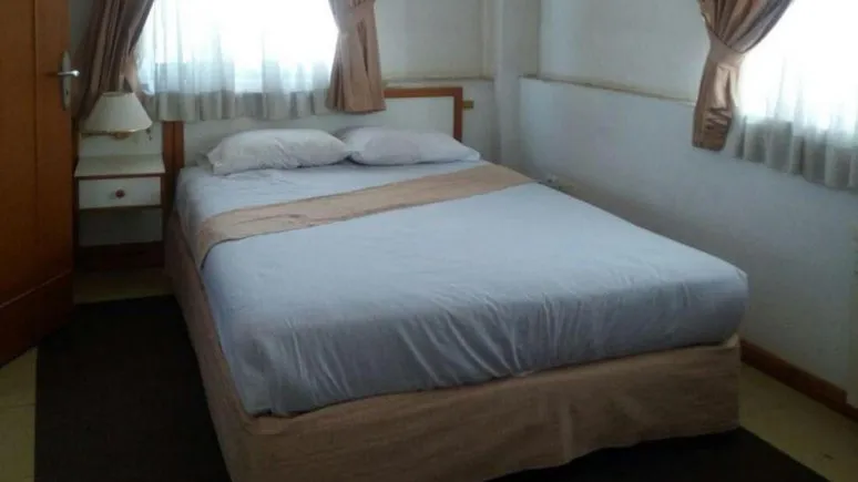 Ariyan Hotel Nur 10