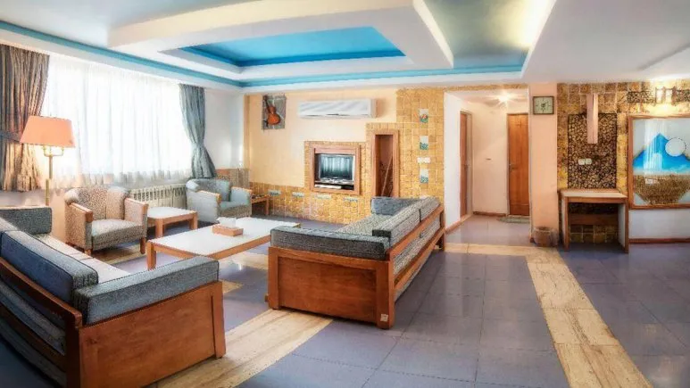 Ariyan Hotel Nur 8
